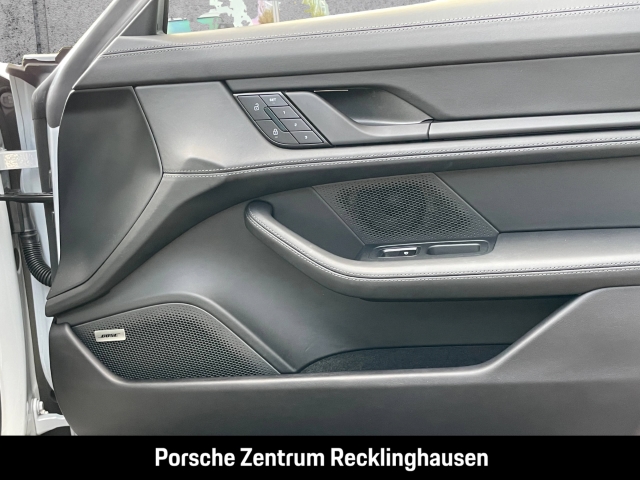 Porsche Taycan HA-Lenkung Surround-View Panoramadach