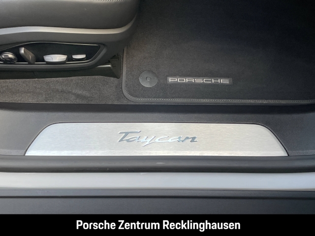 Porsche Taycan HA-Lenkung Surround-View Panoramadach