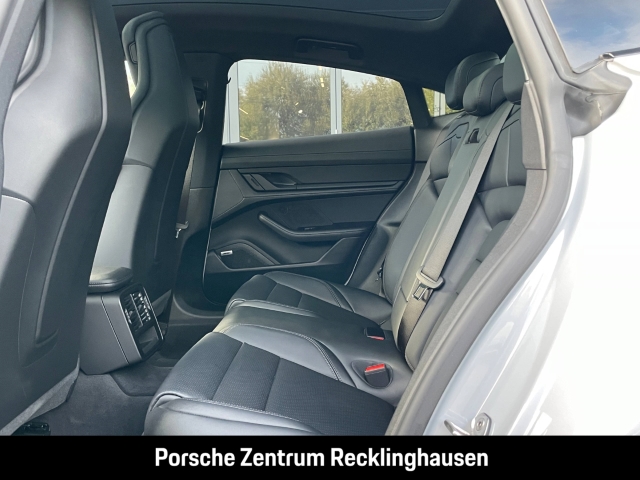 Porsche Taycan HA-Lenkung Surround-View Panoramadach