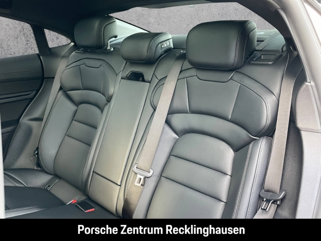 Porsche Taycan HA-Lenkung Surround-View Panoramadach