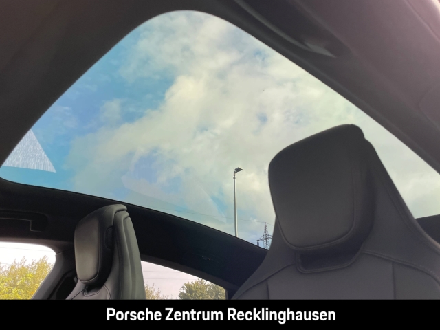Porsche Taycan HA-Lenkung Surround-View Panoramadach
