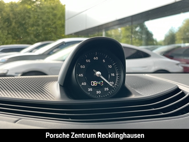Porsche Taycan HA-Lenkung Surround-View Panoramadach
