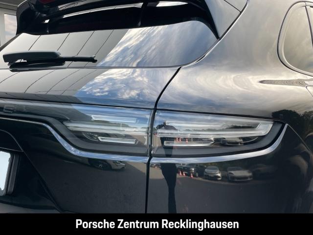 Porsche Cayenne GTS InnoDrive Head-Up Display LED-Matrix
