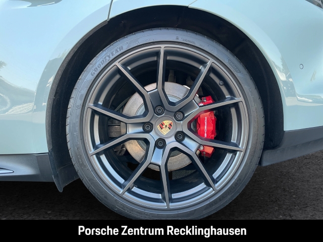 Porsche Taycan GTS Active-Ride InnoDrive HA-Lenkung