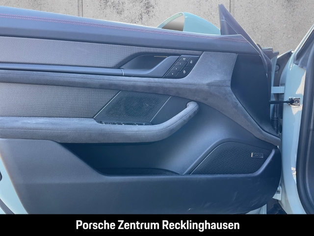 Porsche Taycan GTS Active-Ride InnoDrive HA-Lenkung