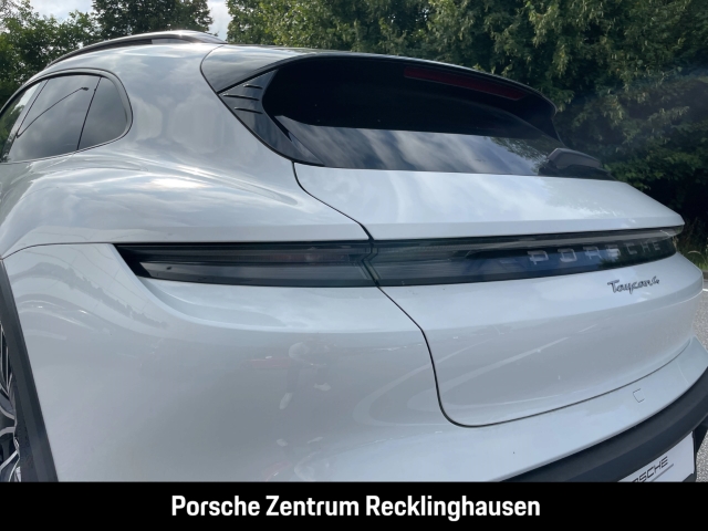 Porsche Taycan 4 Cross Turismo