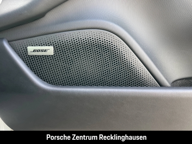 Porsche Taycan 4 Cross Turismo