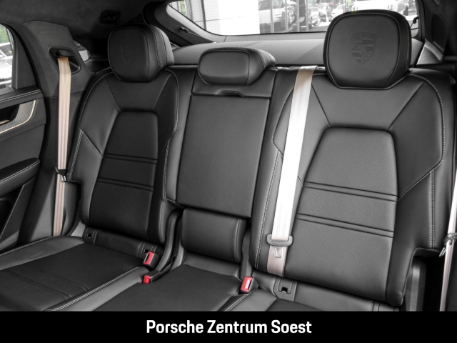 Porsche Cayenne GTS Coupe/Hinterachslenkung/Burmester