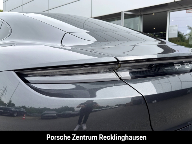 Porsche Taycan Turbo S InnoDrive PDCC Sitzbelüftung BOSE