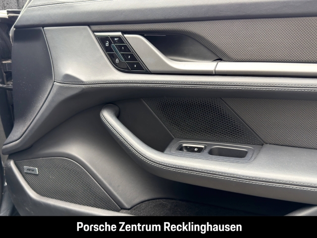 Porsche Taycan Turbo S InnoDrive PDCC Sitzbelüftung BOSE