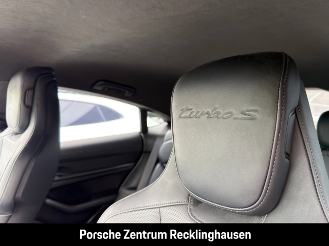 Porsche Taycan Turbo S InnoDrive PDCC Sitzbelüftung BOSE