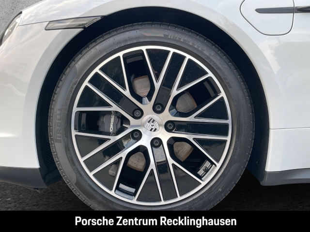 Porsche Taycan Sport Turismo Panoramadach BOSE 20-Zoll