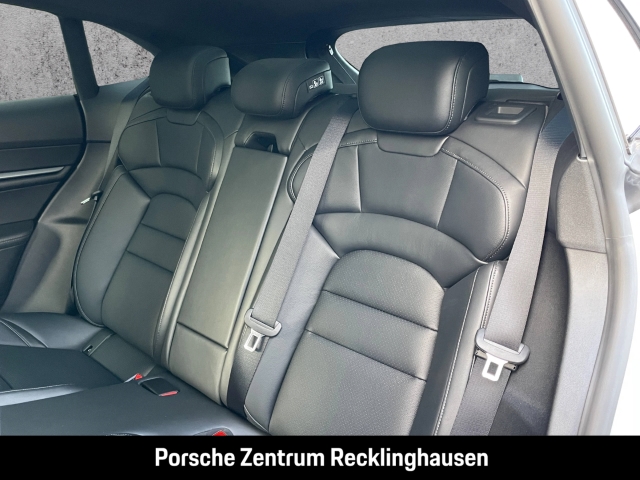 Porsche Taycan Sport Turismo Panoramadach BOSE 20-Zoll