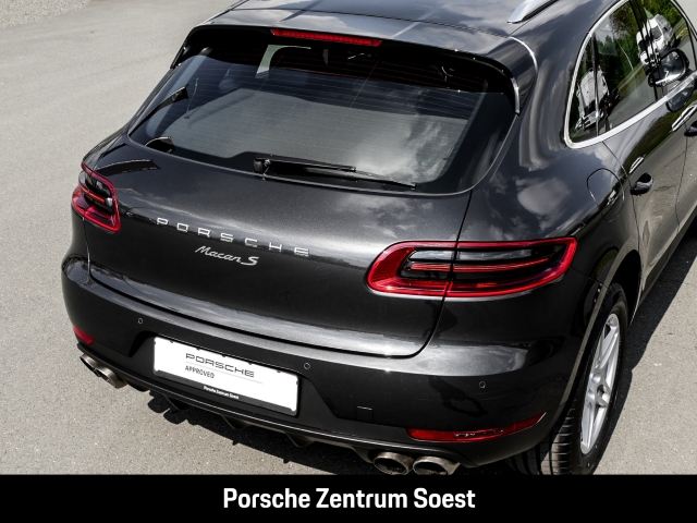 Porsche Macan S/Porsche Active Suspension Management