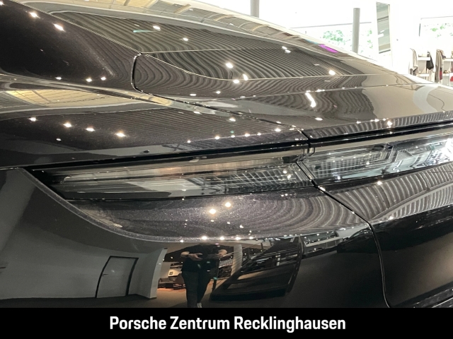 Porsche Taycan Turbo Burmester Nachtsicht Head-Up PDCC