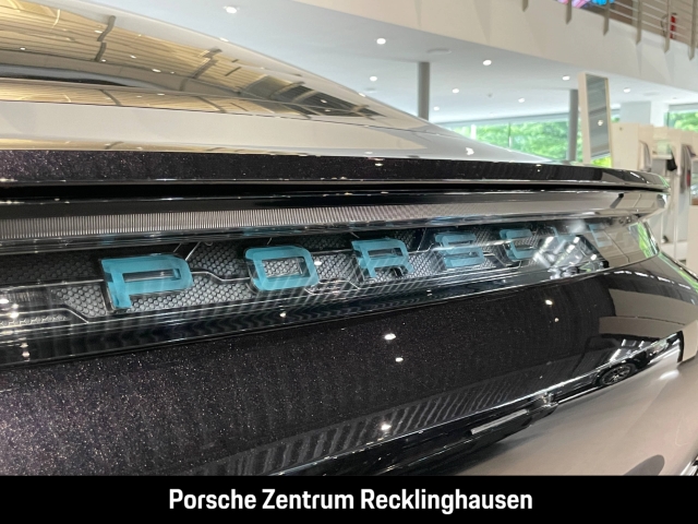 Porsche Taycan Turbo Burmester Nachtsicht Head-Up PDCC