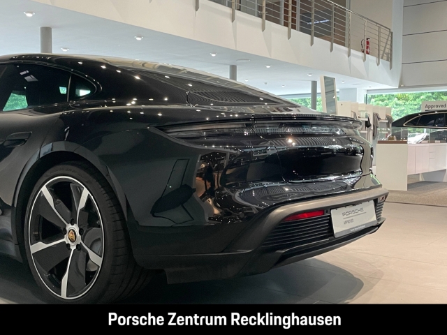 Porsche Taycan Turbo Burmester Nachtsicht Head-Up PDCC