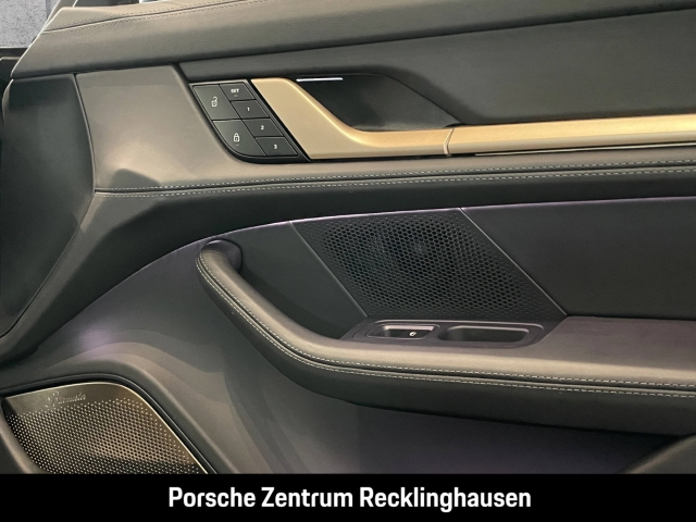 Porsche Taycan Turbo Burmester Nachtsicht Head-Up PDCC