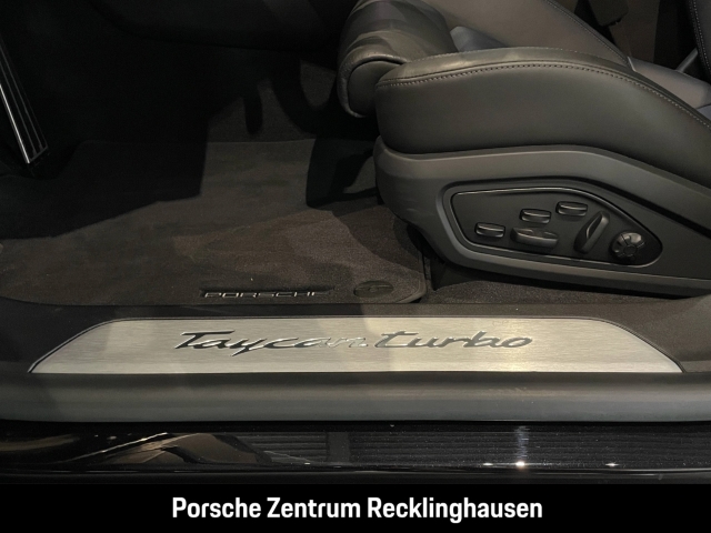 Porsche Taycan Turbo Burmester Nachtsicht Head-Up PDCC