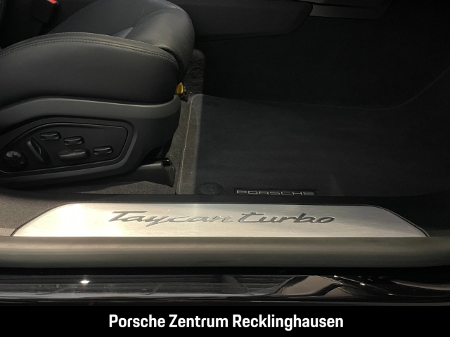 Porsche Taycan Turbo Burmester Nachtsicht Head-Up PDCC