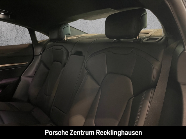 Porsche Taycan Turbo Burmester Nachtsicht Head-Up PDCC