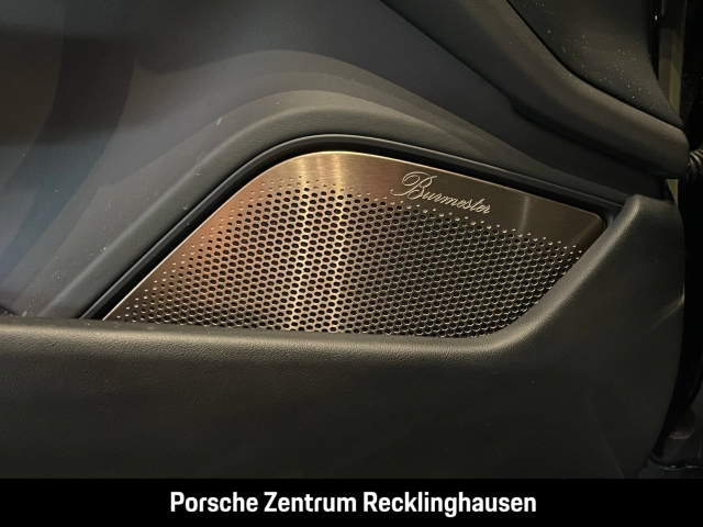 Porsche Taycan Turbo Burmester Nachtsicht Head-Up PDCC